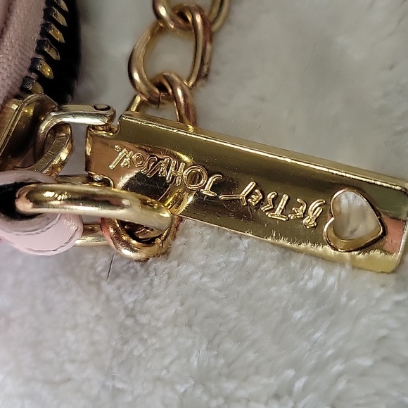 🩷🩷Betsey Johnson Pink Crossbody Bag with Gold Chain🩷🩷 - Picture 5 of 7